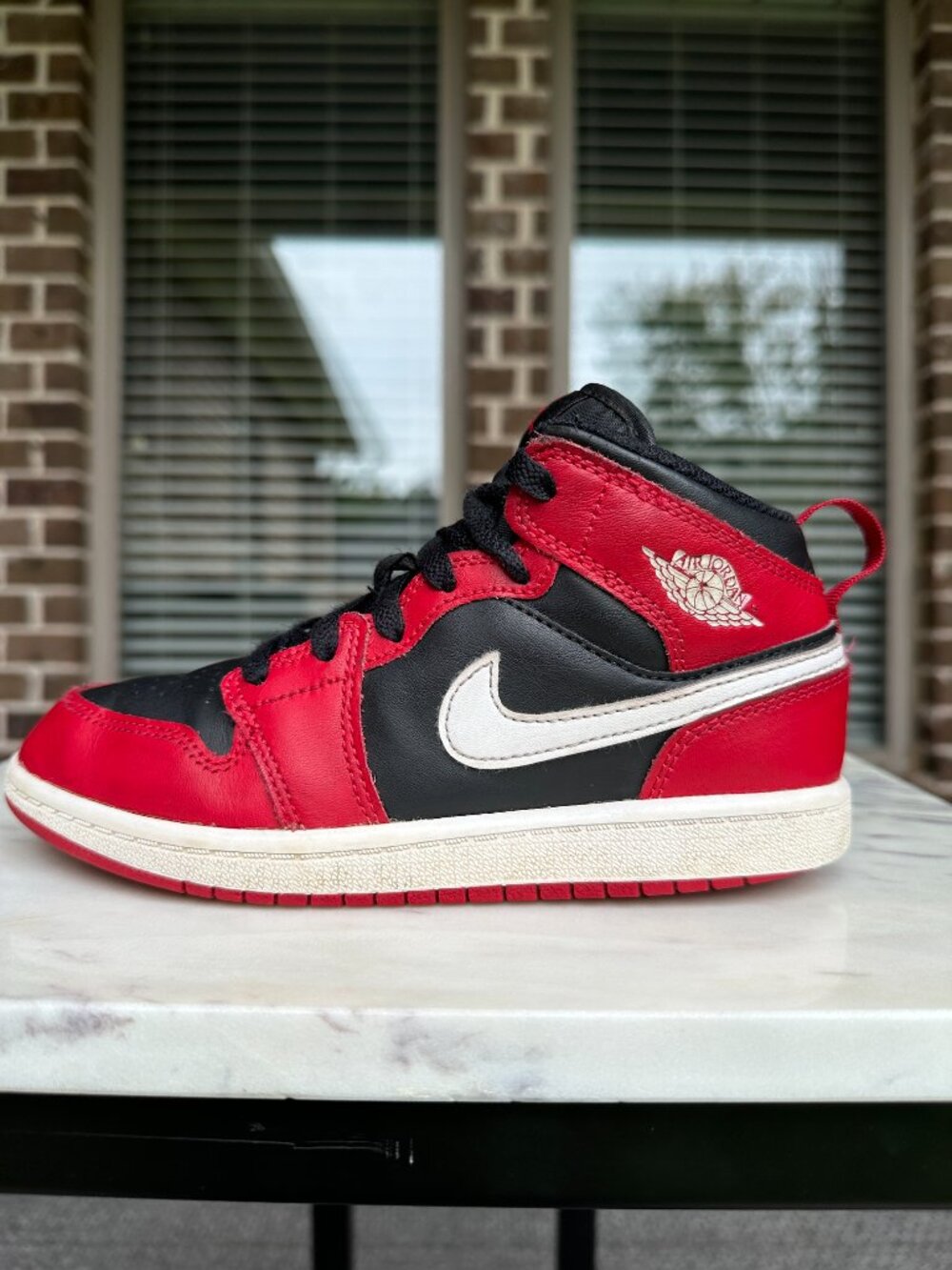 Air Jordan 1 Mid Sneaker Black Gym Red White (PS) Kids Boys Size 1.5 Youth EU 33